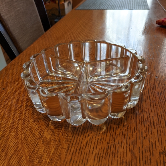 Beautiful vintage clear Crystal glass round serving tray with 3 separate areas - Picture 2 of 4